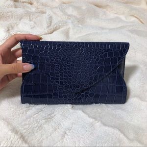 F21 Blue Reptile Clutch